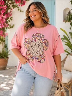 Easel Bellamy Daisy Tee Coral 1X Floral Crochet Appliqué Boho Oversized NWT